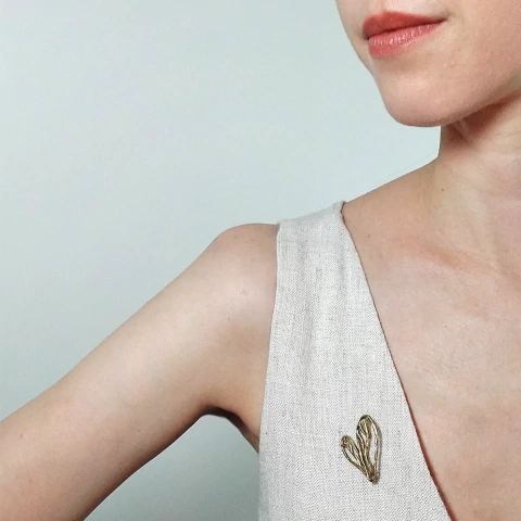 Broche Asas Coração em Latão