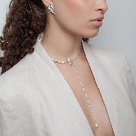 Colar Flor e pérolas