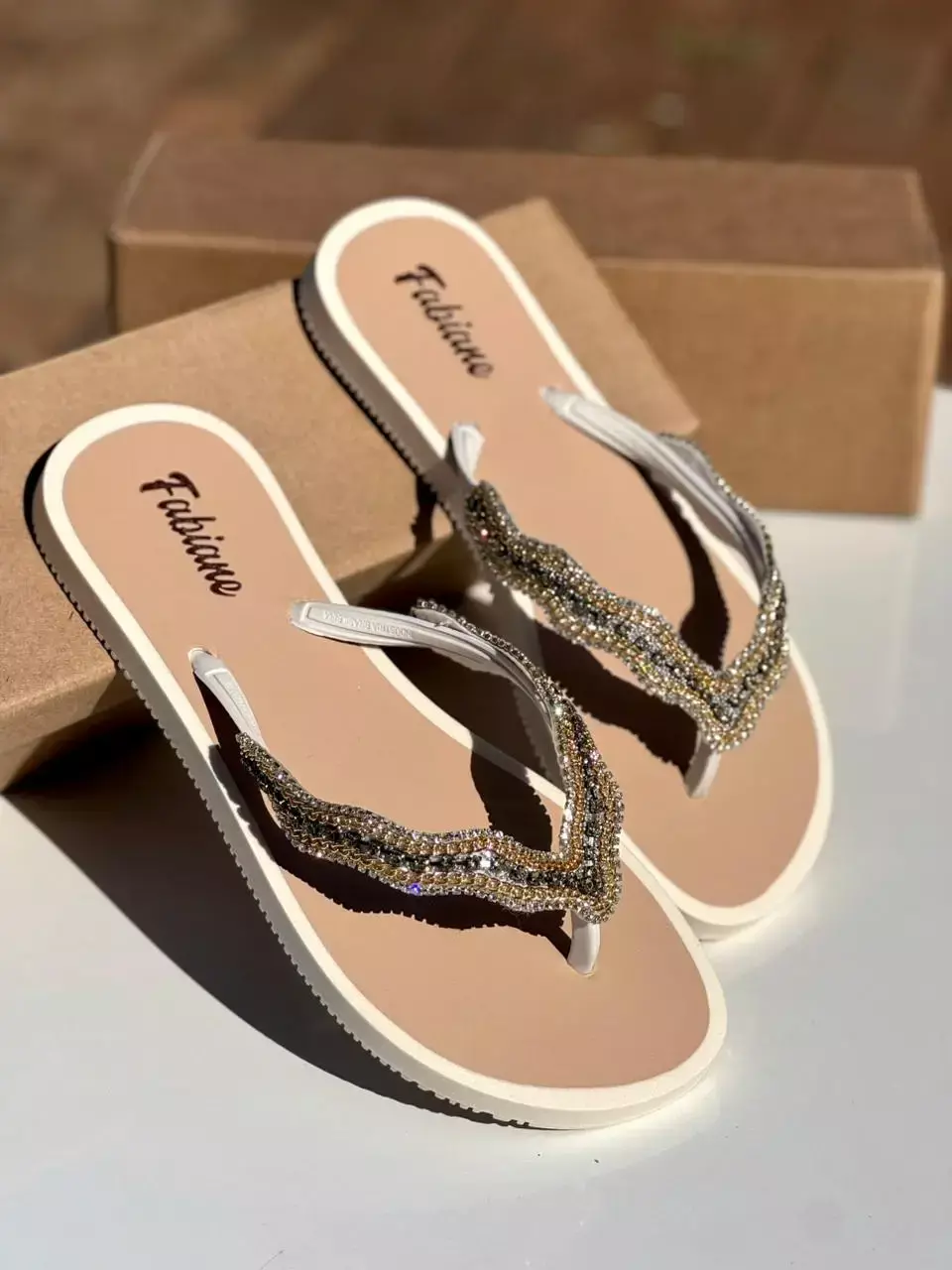 Chinelo Off White Pedraria Multicolor Fabiane