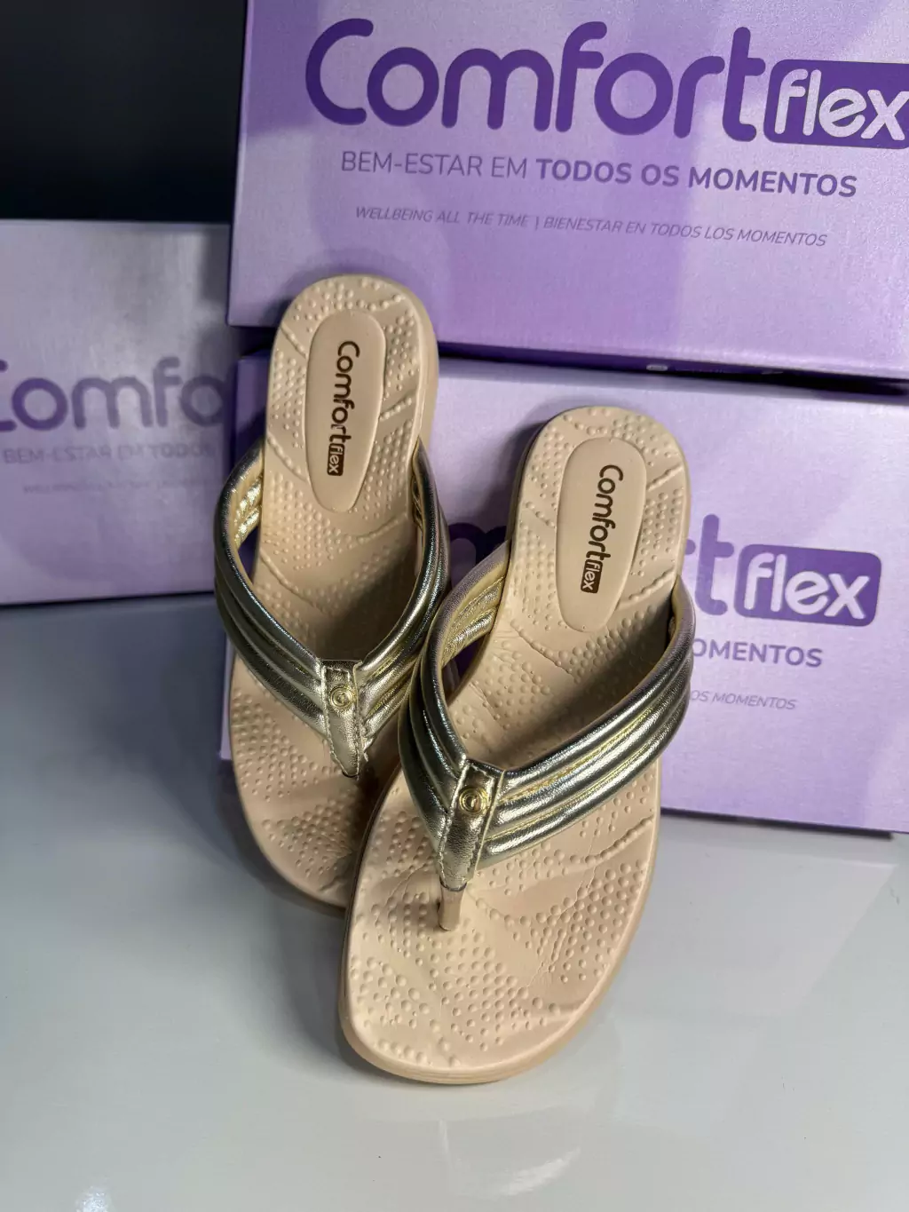 Chinelo Feminino Metalizado Ouro Comfortflex