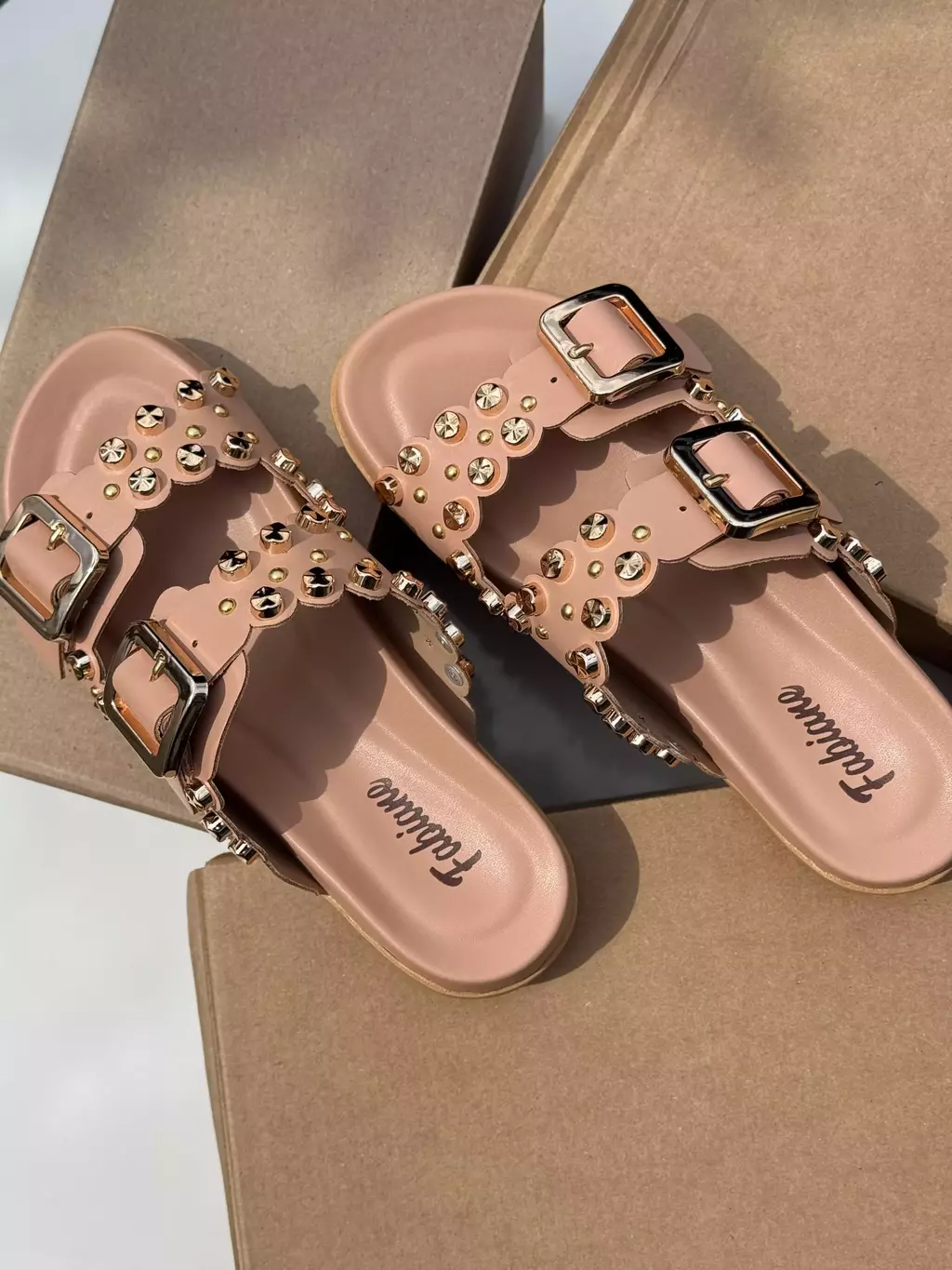 Papete Nude Taxas Douradas Fabiane