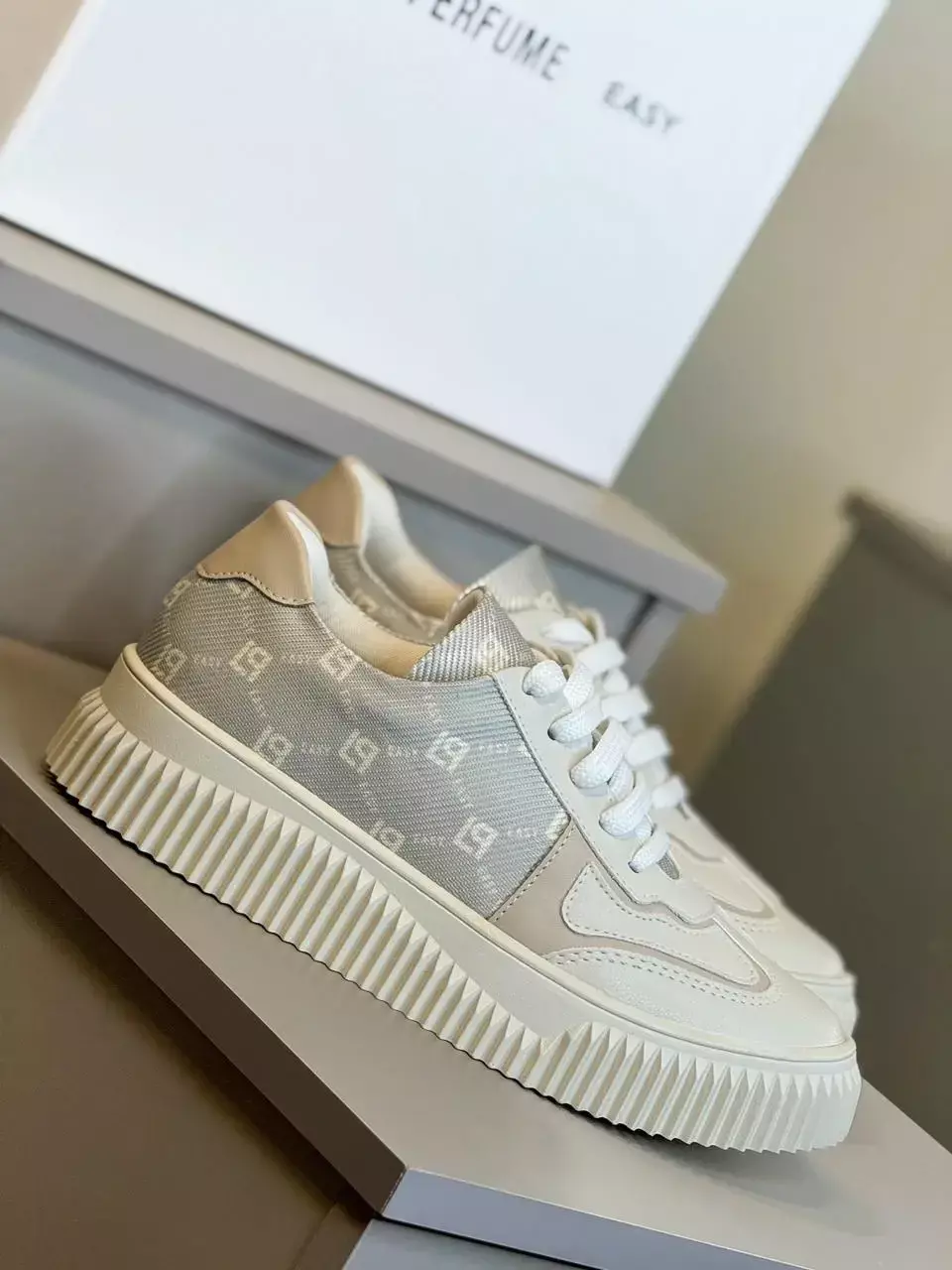 Tênis Off White Monograma Plataforma Lança Perfume