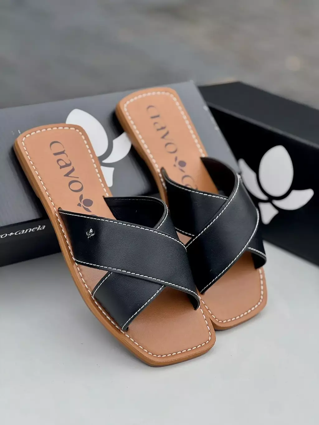 Rasteira Brasileira 1818 Couro Preto Cravo&Canela