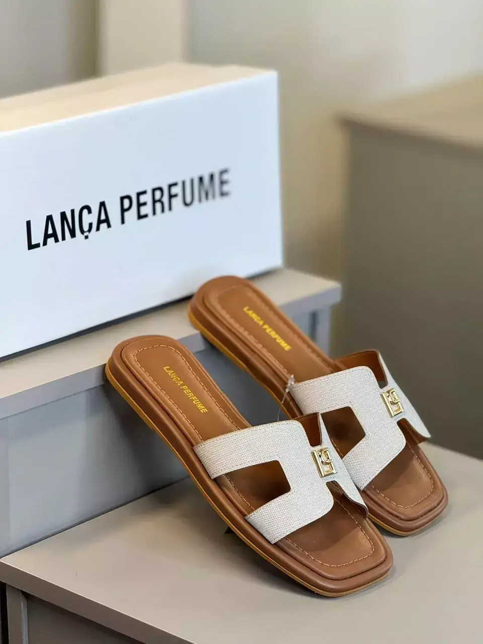 Rasteira Palha Marrom Nude Lança Perfume