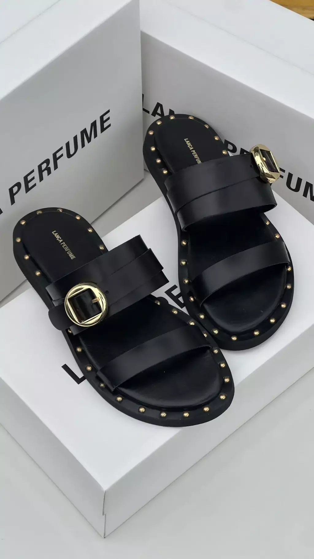 Rasteira Preta Fivela Tiras Lança Perfume