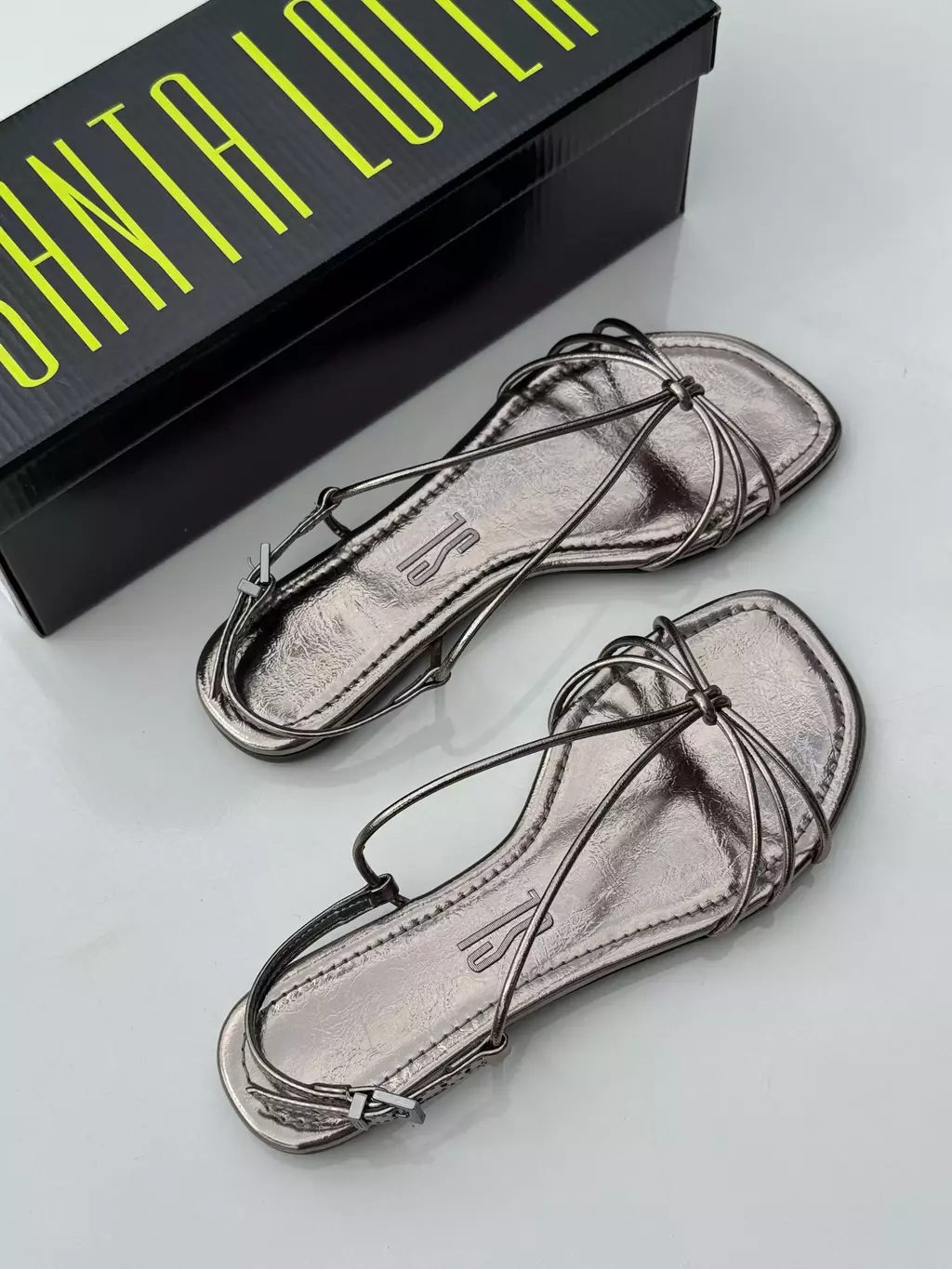 Rasteira Metalizada Cinza Pewter Santa Lolla