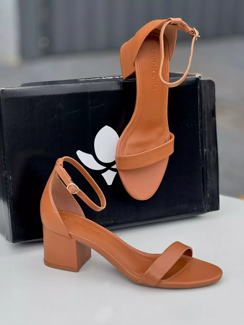 Sandália Caramelo Salto Bloco Cravo&Canela