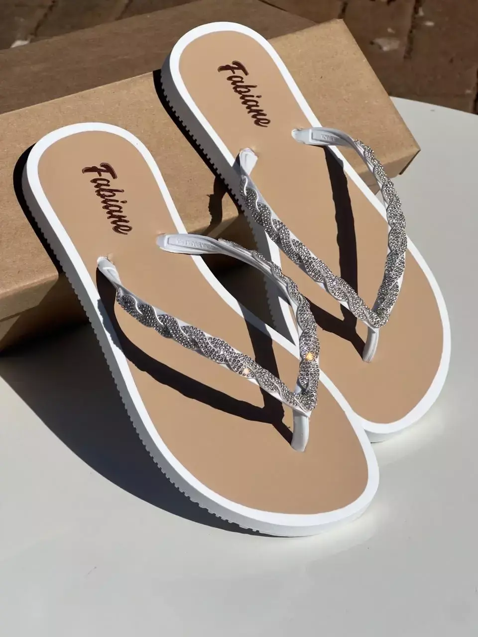 Chinelo Branco Pedrarias Prata Fabiane