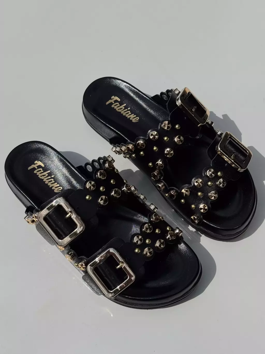 Papete Preta Taxas Dourada Fabiane