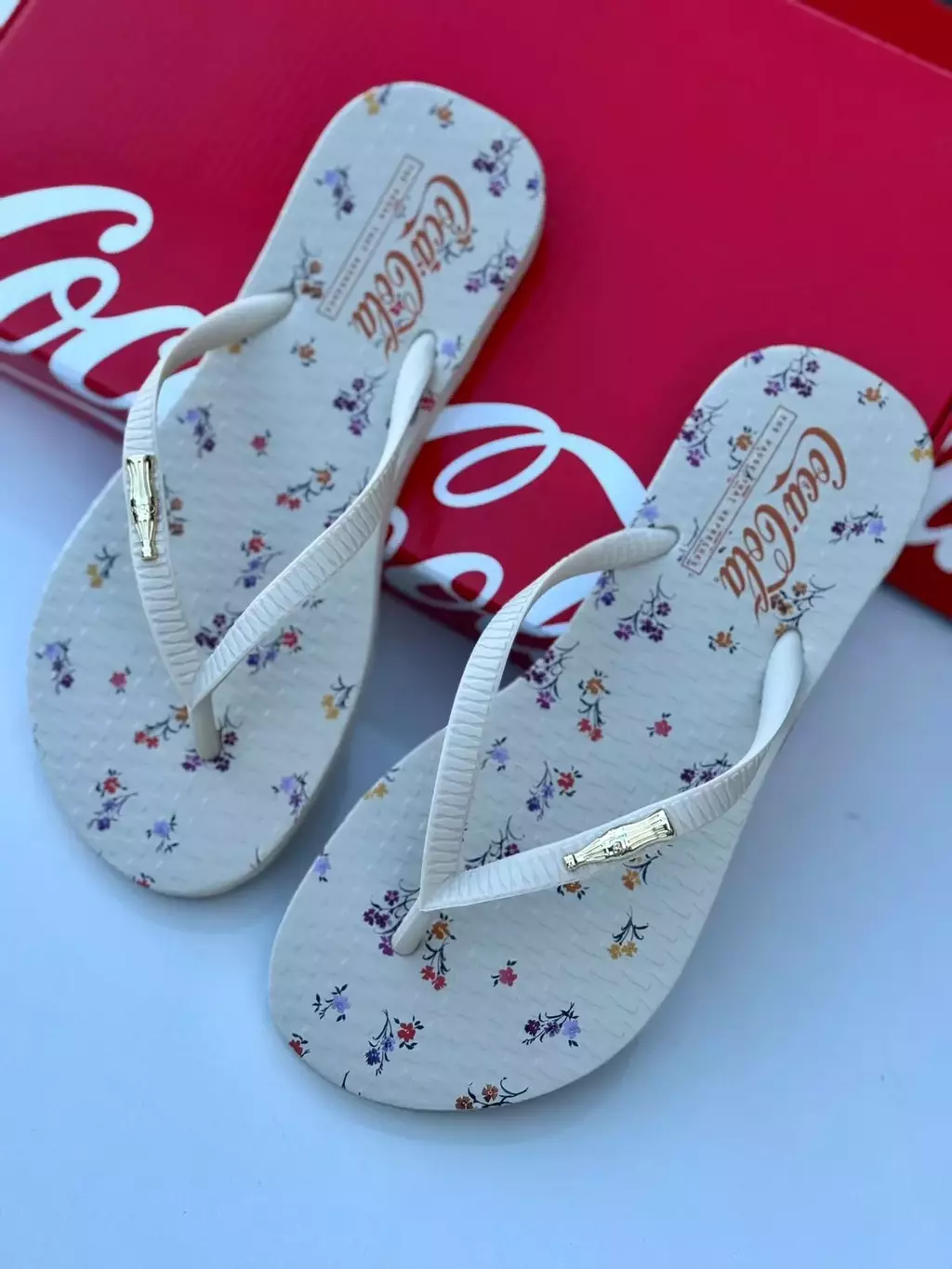 Chinelo Floral Off White Coca-Cola