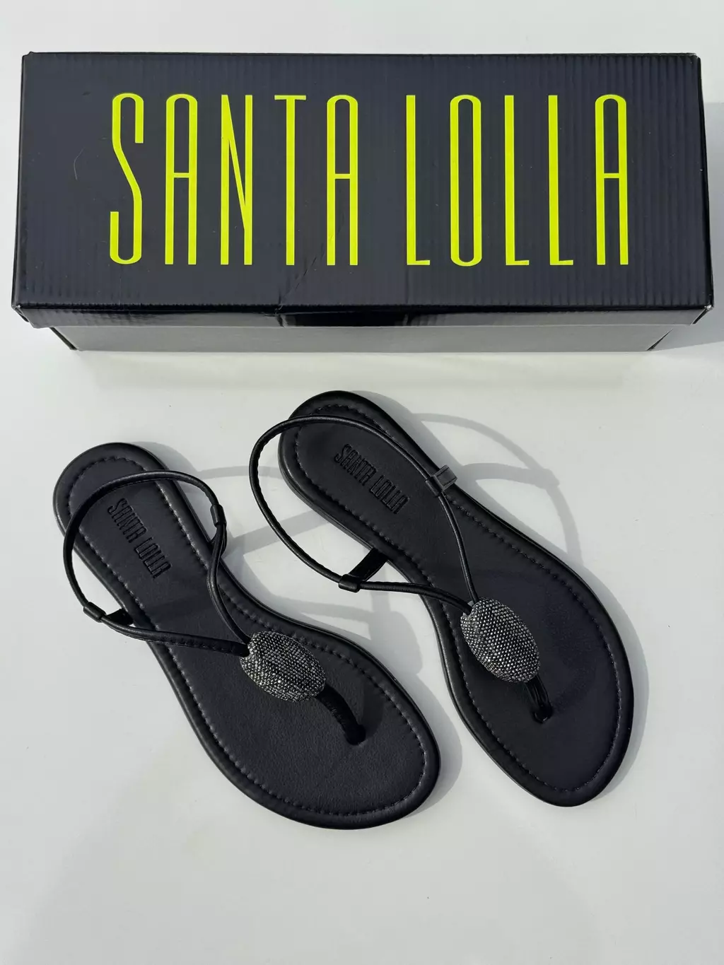 Rasteira Napa Soft Preta Bico Redondo Santa Lolla