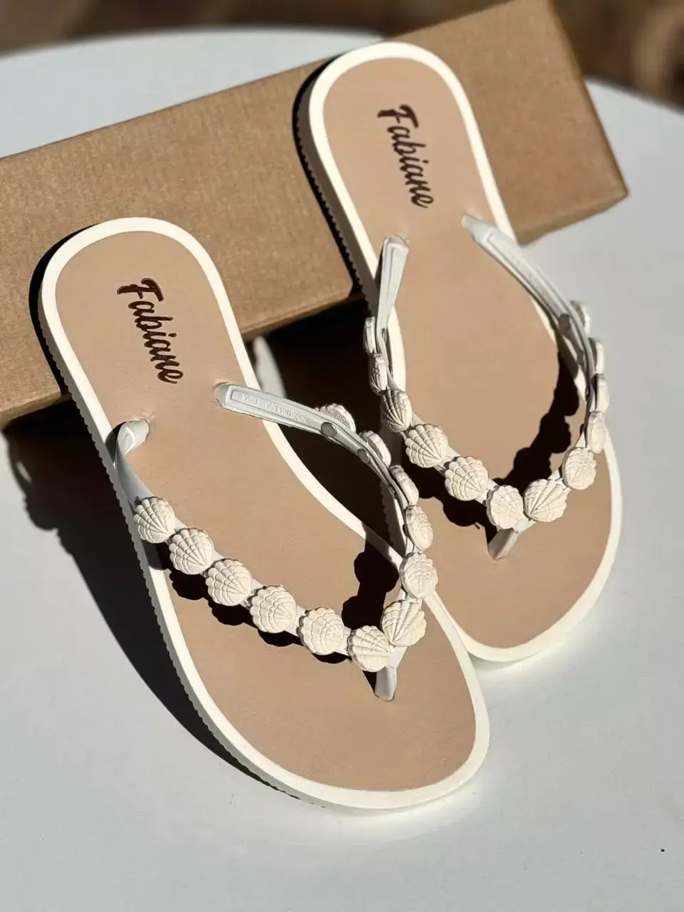 Chinelo Off White Conchas Fabiane