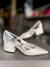 Scarpin Branco Couro Bloco Semi Aberto Fivelas Arezzo - comprar online