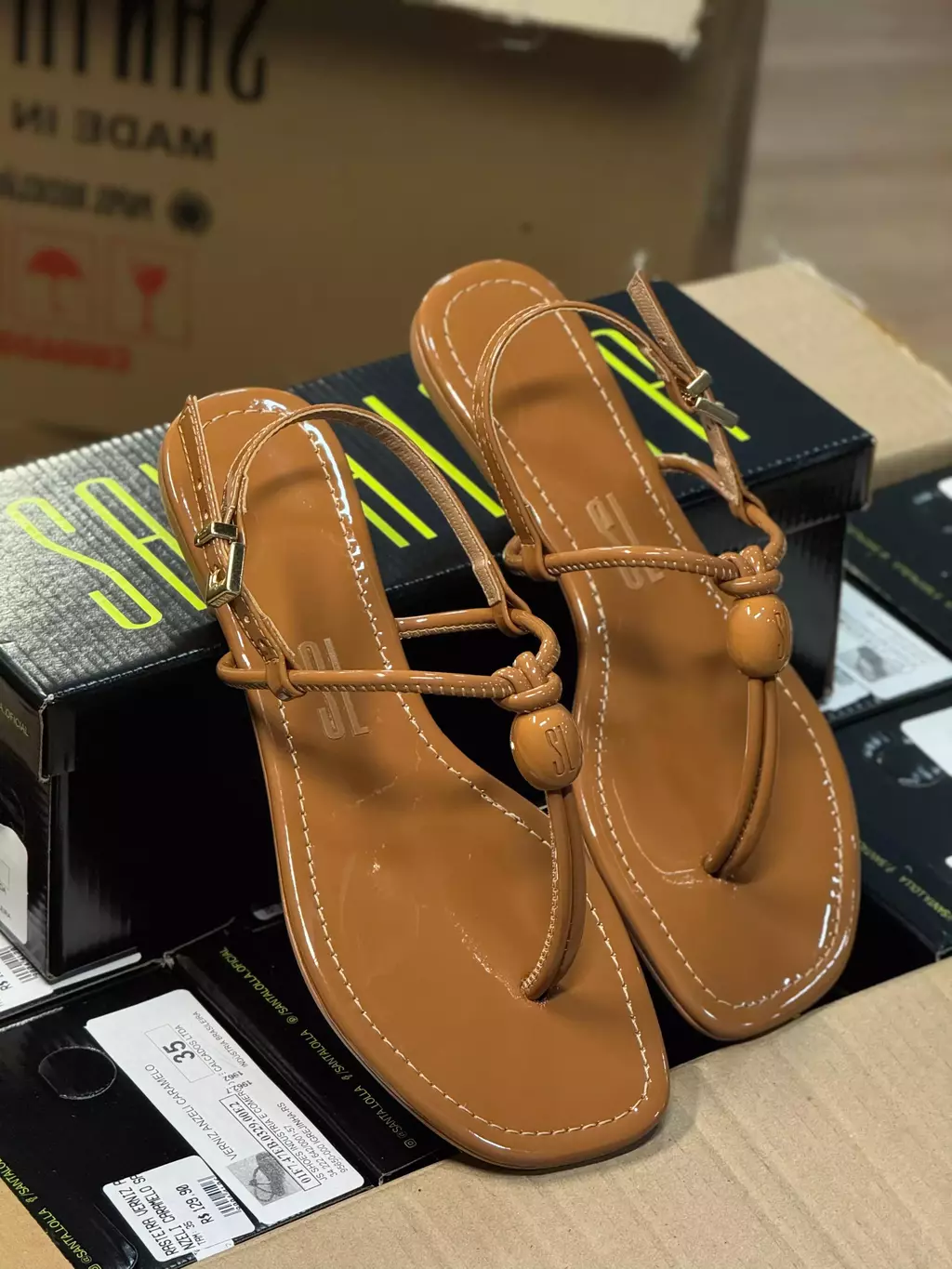 Rasteira Verniz Anzeli Caramelo Santa Lolla