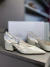 Scarpin Branco Couro Bloco Semi Aberto Fivelas Arezzo