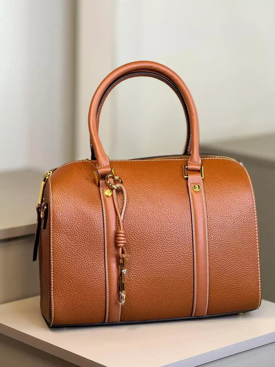 Bolsa Baú Floater Marrom Pespontos Transversal Santa Lolla