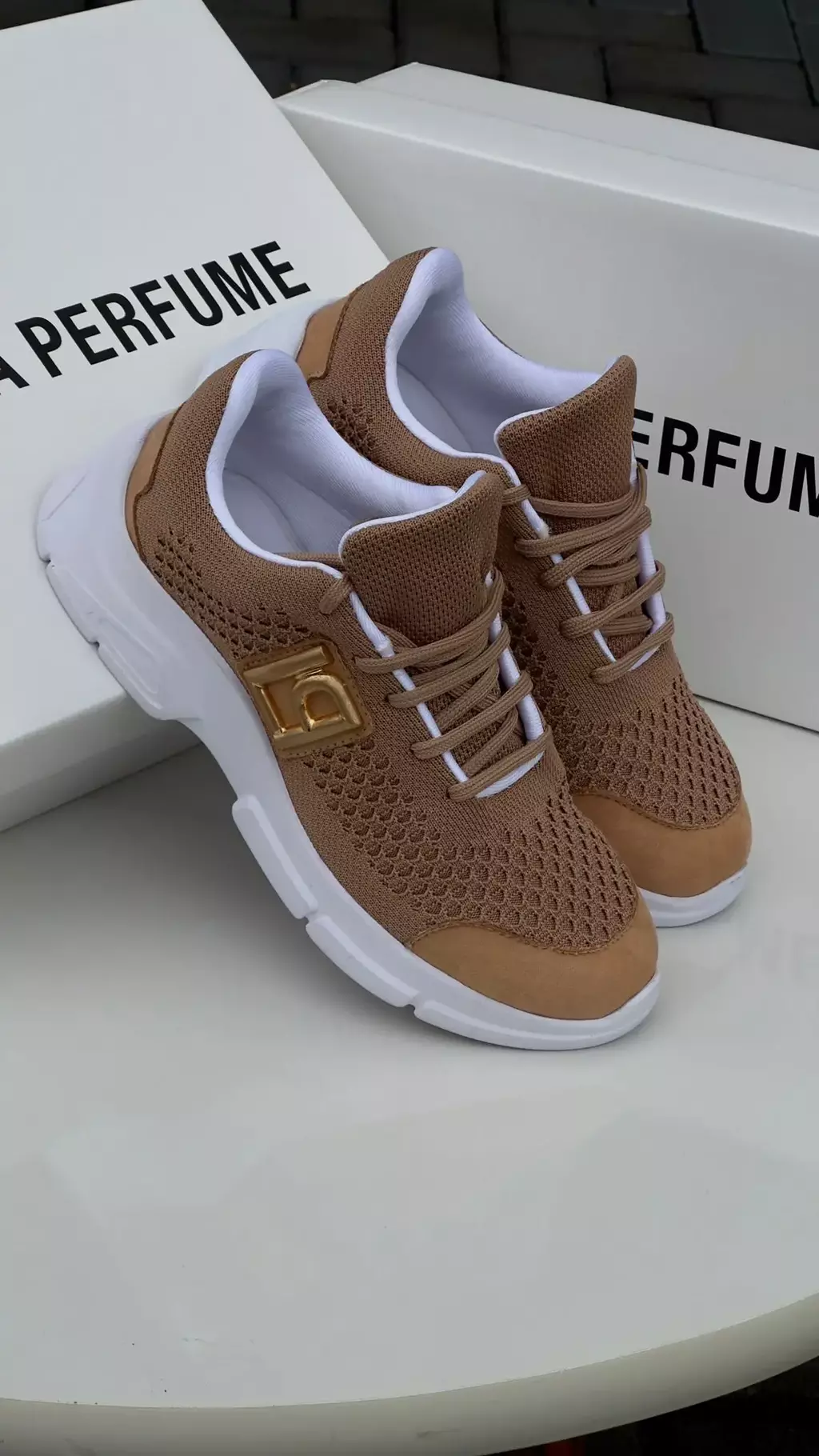 Tênis Tecido Com Enfeite Lp Lança Perfume