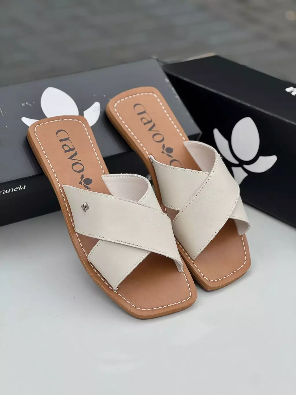 Rasteira Brasileira 1818 Couro Off White Cravo&Canela