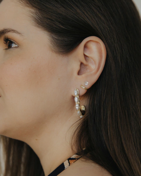 Brinco dourado pérola - comprar online