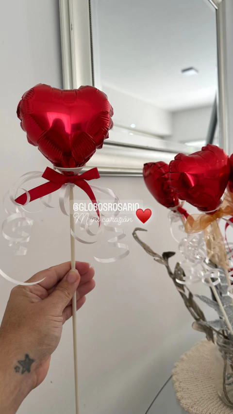 Globito corazon Rojo con detalles y palito x unidad