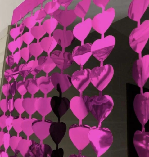 Cortina metalizada corazón fucsia 1 de ancho 2 de alto
