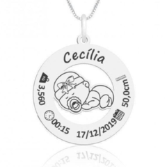Colar personalizado com neném menina e informações do nascimento