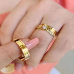 Alianças 4 mm lisas com riscos Ouro 18K