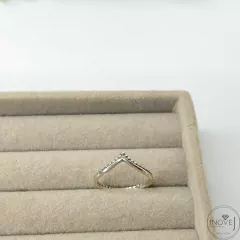 Anel V com bolinhas na prata envelhecida - comprar online