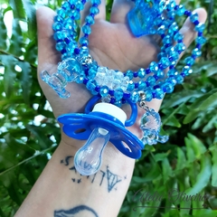 Guia de Ere azul com chupeta