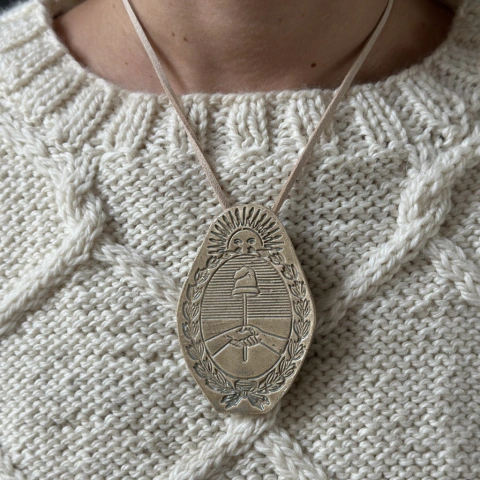 Collar Escudo - comprar online