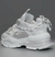 Zapatillas Aglet blancas con detalles grises, vista lateral trasera.