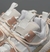 Zapatillas Mita modelo Aglet, con detalles en tonos claros y cordones de colores.