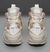 Zapatillas Mita Aglet en color beige, con detalles en rosa y diseño moderno.