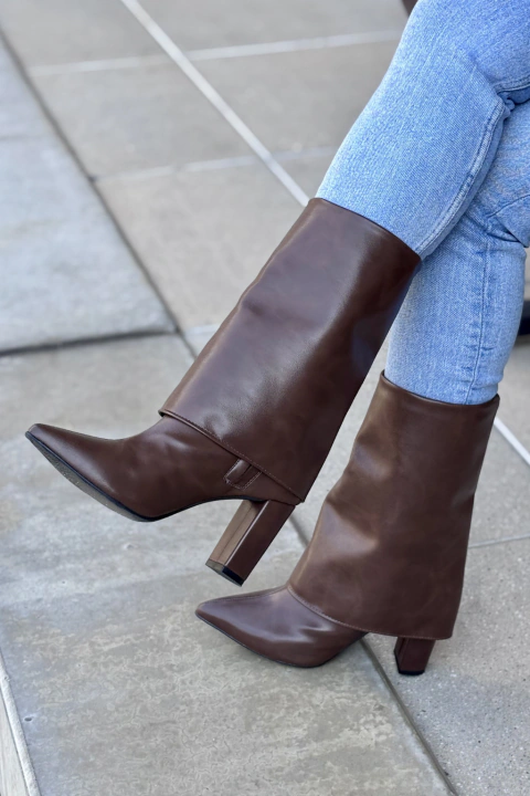 Bota Capa Feminina Cano Médio Marrom