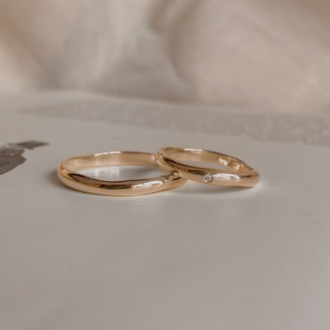 Par de Alianças Ondas 2.5mm - Ouro 18k