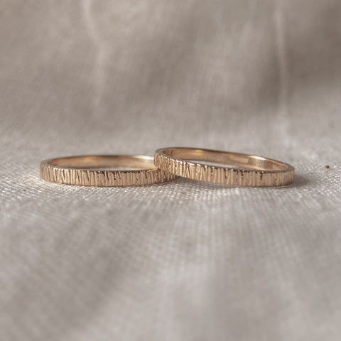 PAR DE ALIANÇAS CAMINHO 2MM - OURO 18K - comprar online