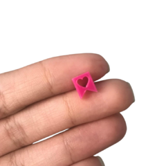 Aplique Mini Bandeirinha c/ Coração Vazado Pink em Acrílico - 10 Unidades - comprar online