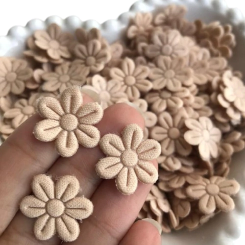 APLIQUE FLOR DE TECIDO PRENSADA CAPUCCINO - 50 UNIDADES