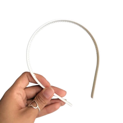 TIARA DE DENTINHO 10MM BRANCA/PRETA LEITOSA-DUZIA - Loja da Laceira