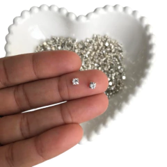 STRASS PARA COSTURA BRANCO CAIXINHA PRATA (3,5MM) - 50 UNIDADES - comprar online