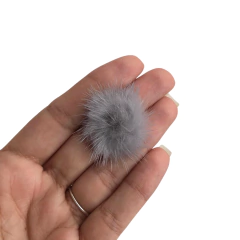 APLIQUE POMPOM PELINHO METADE PEQUENO (2.5CM) - 4 UNIDADES na internet