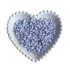 MIÇANGA LETRINHAS PRETAS FUNDO BRANCO ARREDONDADO - 10 GRAMAS