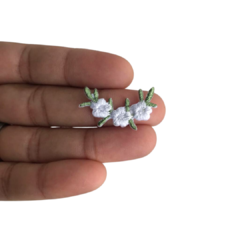 FLOR BORDADA TERMOCOLANTE BRANCA - 1 UNIDADE - comprar online