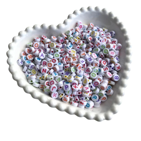 MIÇANGA LETRINHAS COLORIDA FUNDO BRANCO ARREDONDADO - 10 GRAMAS