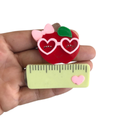 APLIQUE MAÇÃ COM RÉGUA ESCOLAR ACRÍLICO PARA ARCO - 1 UNIDADE - comprar online
