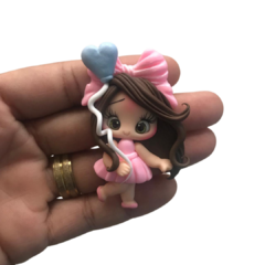 APLIQUE BISCUIT BONECA COM BALÃO DE CORAÇÃO - 1 UNIDADE - comprar online