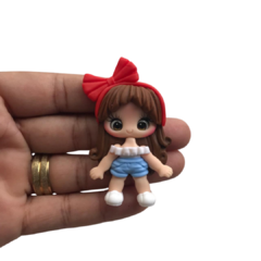 APLIQUE BISCUIT BONECA COPPED COM LAÇO VERMELHO - 1 UNIDADE - comprar online