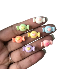 APLIQUE RESINA BOMBOM CORAÇÃO - 5 UNIDADES - comprar online