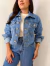 Jaqueta Feminina Jeans Com Barra Desfeita - comprar online