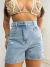 Short Feminino Jeans com Destroyed na internet